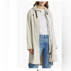 Isle Jacobsen hooded raincoat in milk crรจme 44